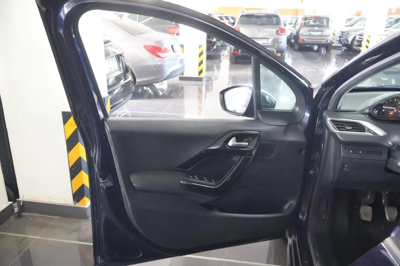 Peugeot 208 - View model 28