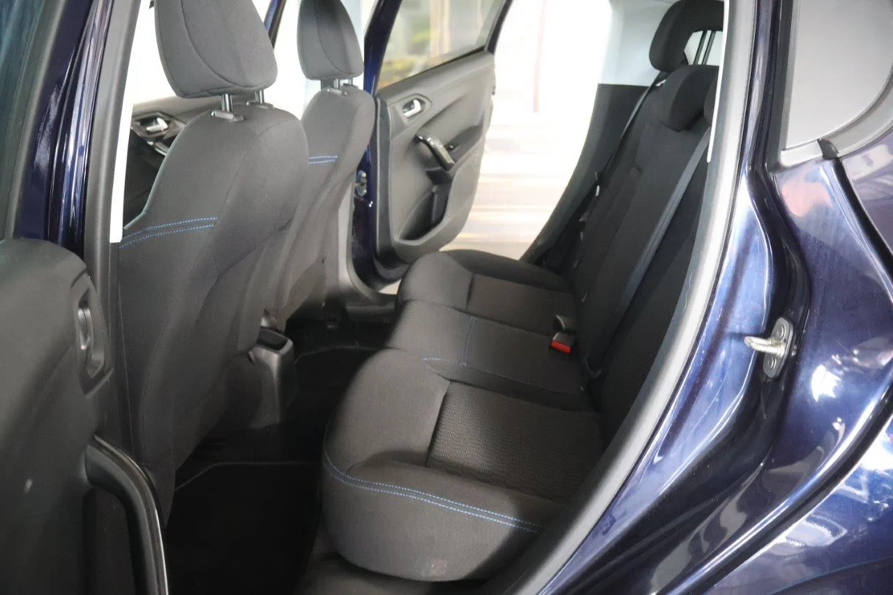Peugeot 208 - View model 33