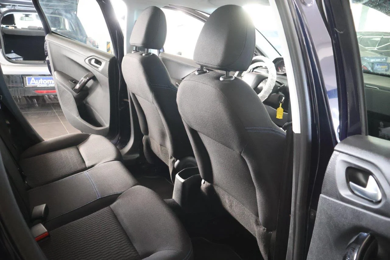 Peugeot 208 - View model 34
