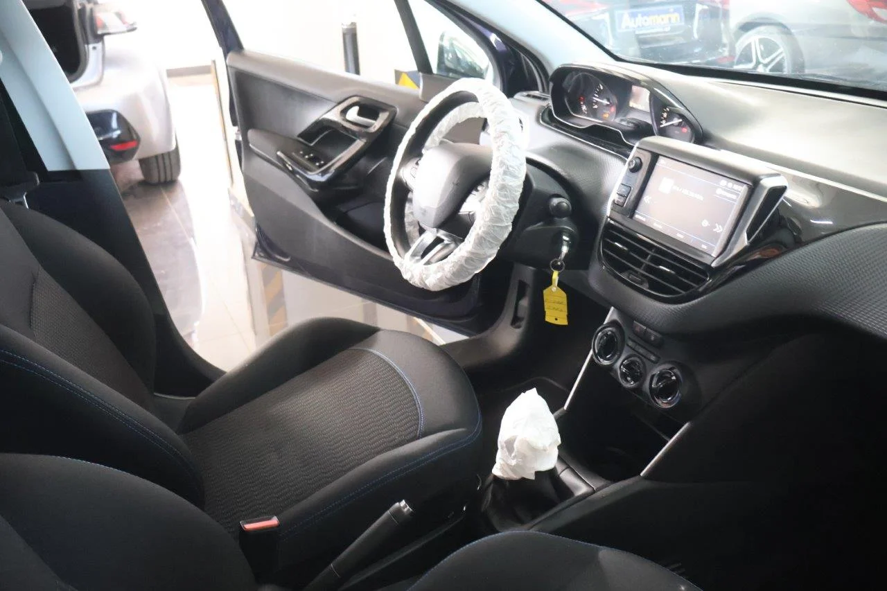 Peugeot 208 - View model 37