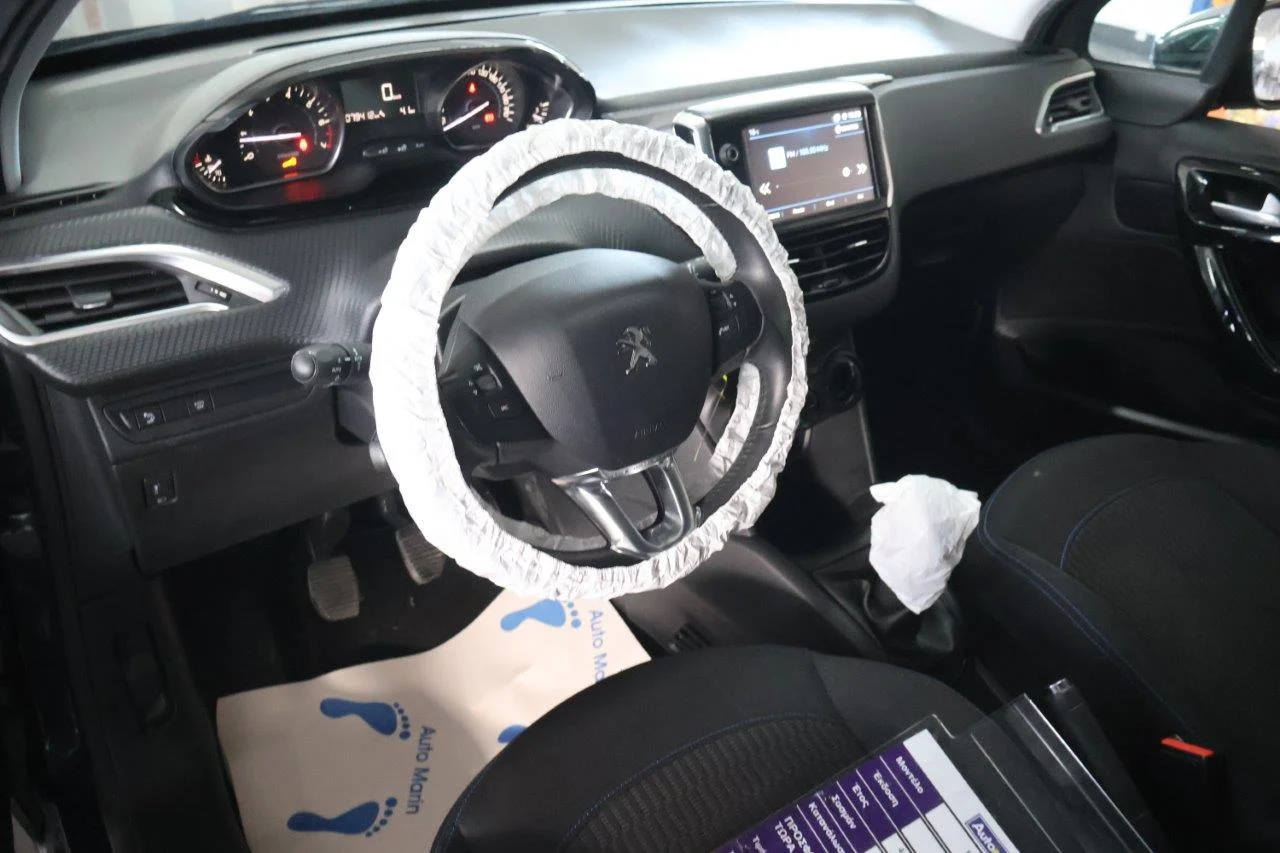 Peugeot 208 - View model 40