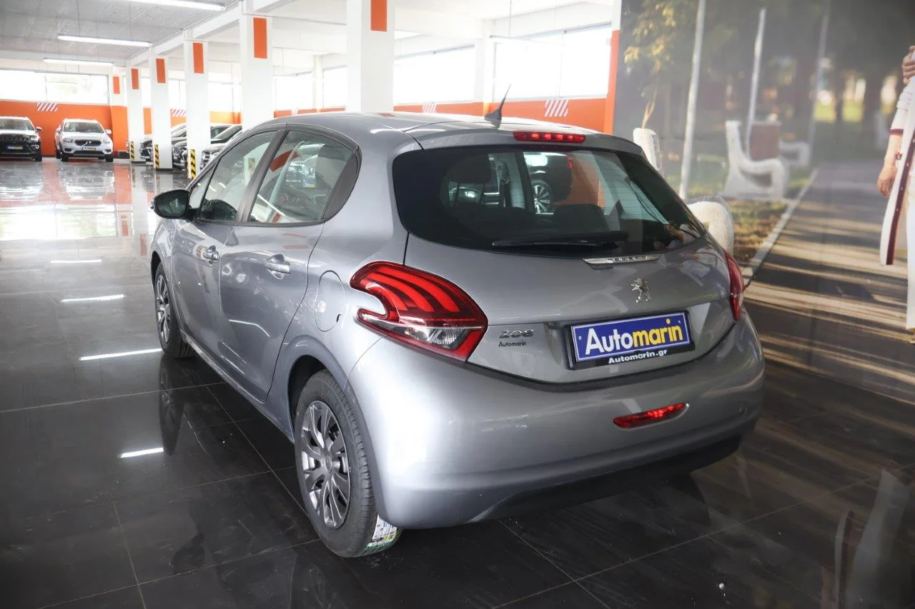 Peugeot 208 - View model 6