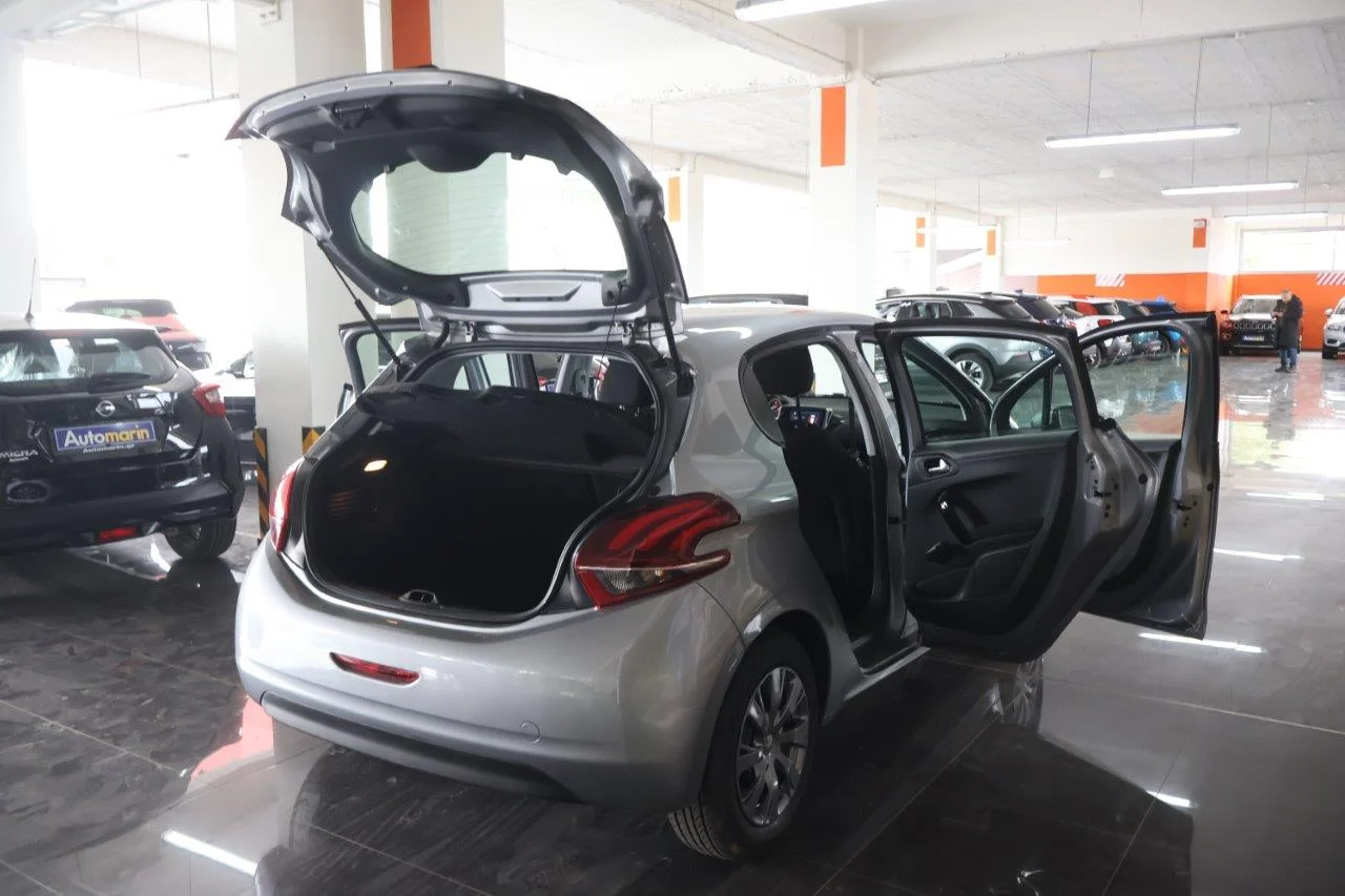 Peugeot 208 - View model 7