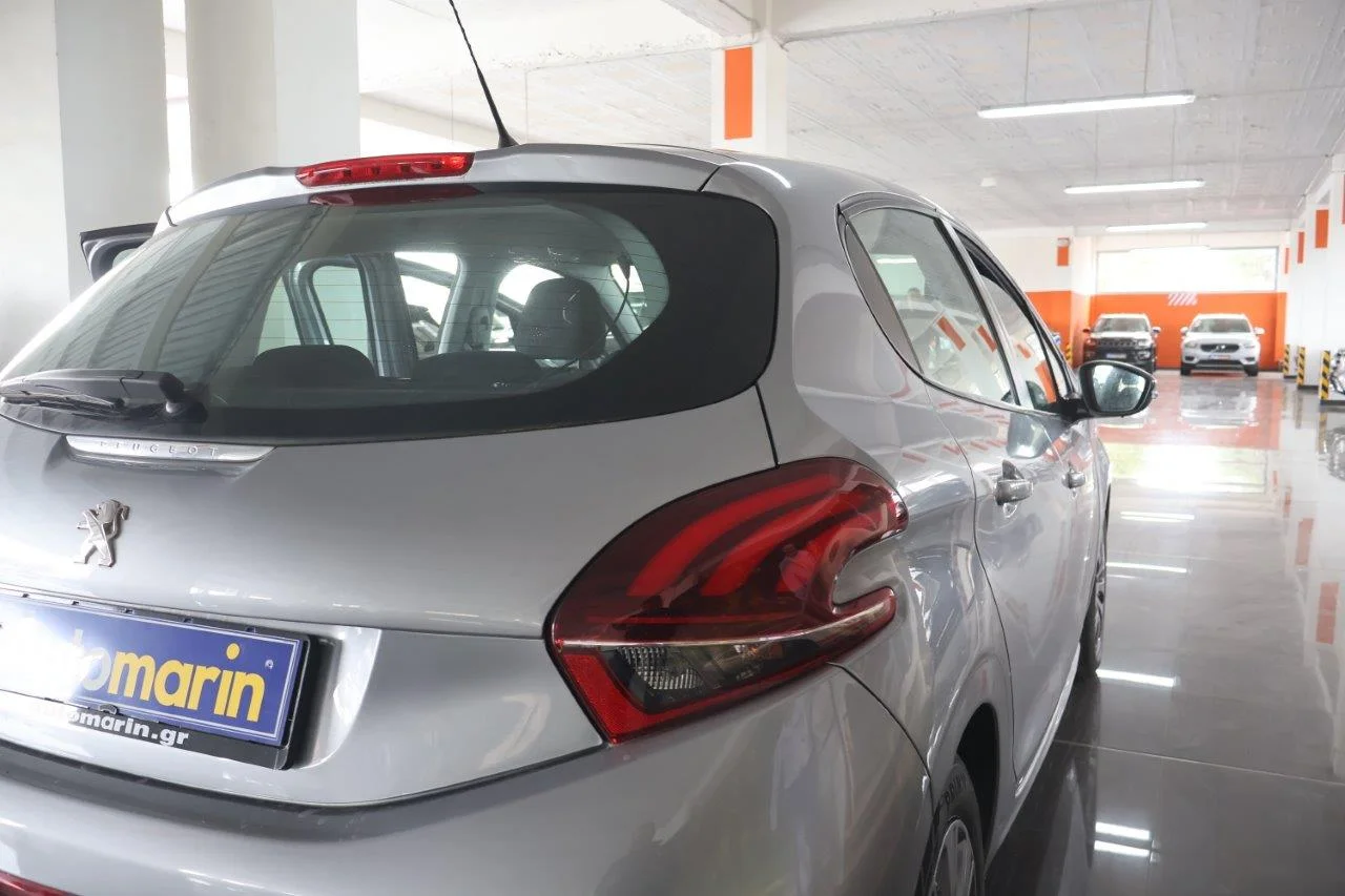 Peugeot 208 - View model 10