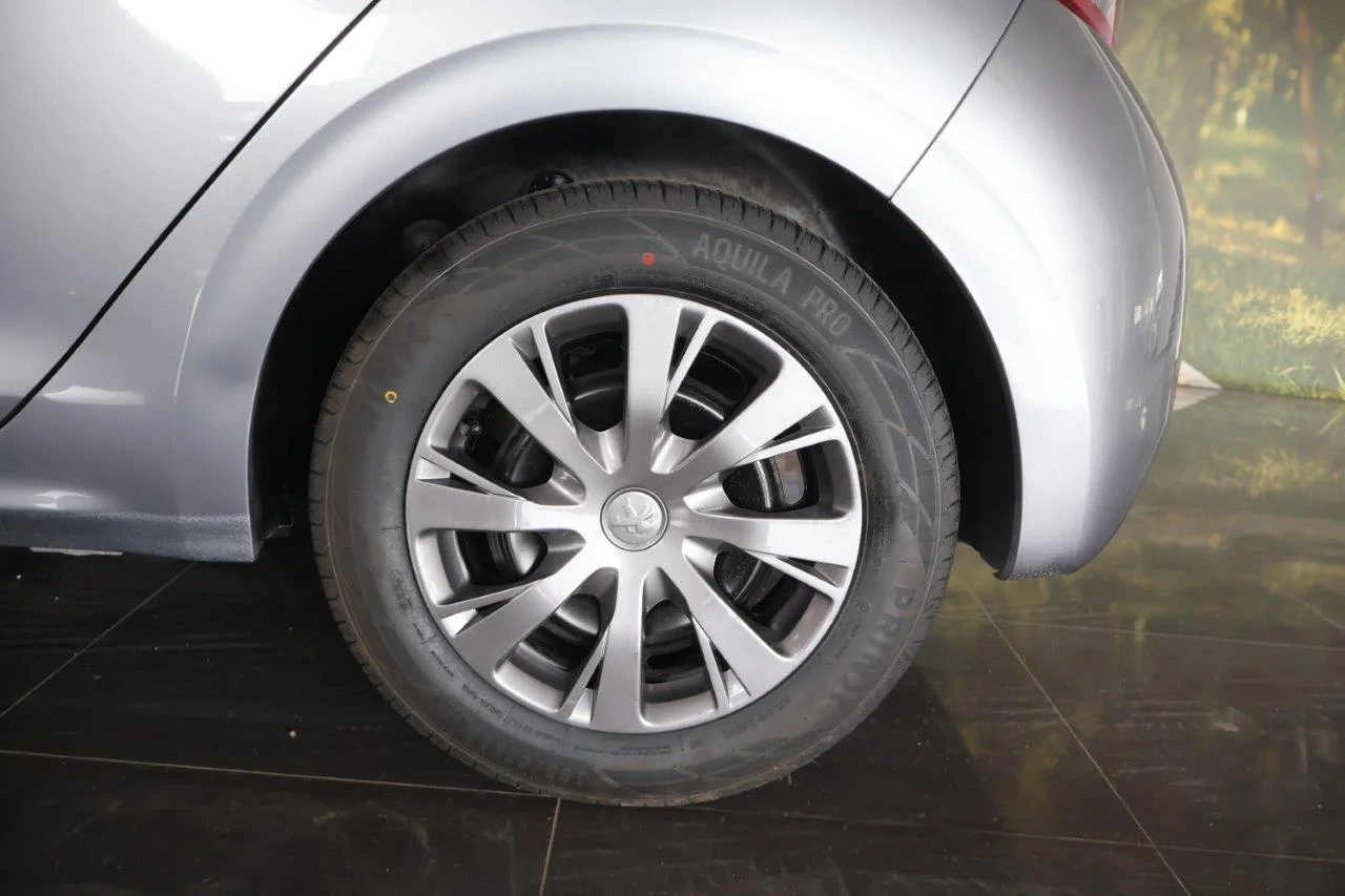 Peugeot 208 - View model 12