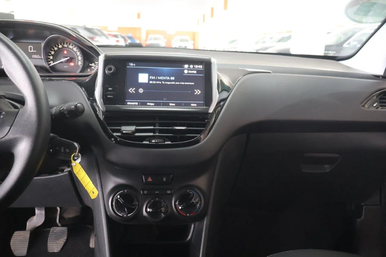 Peugeot 208 - View model 22
