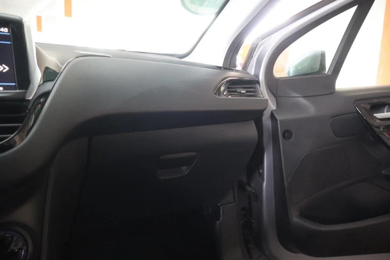 Peugeot 208 - View model 24