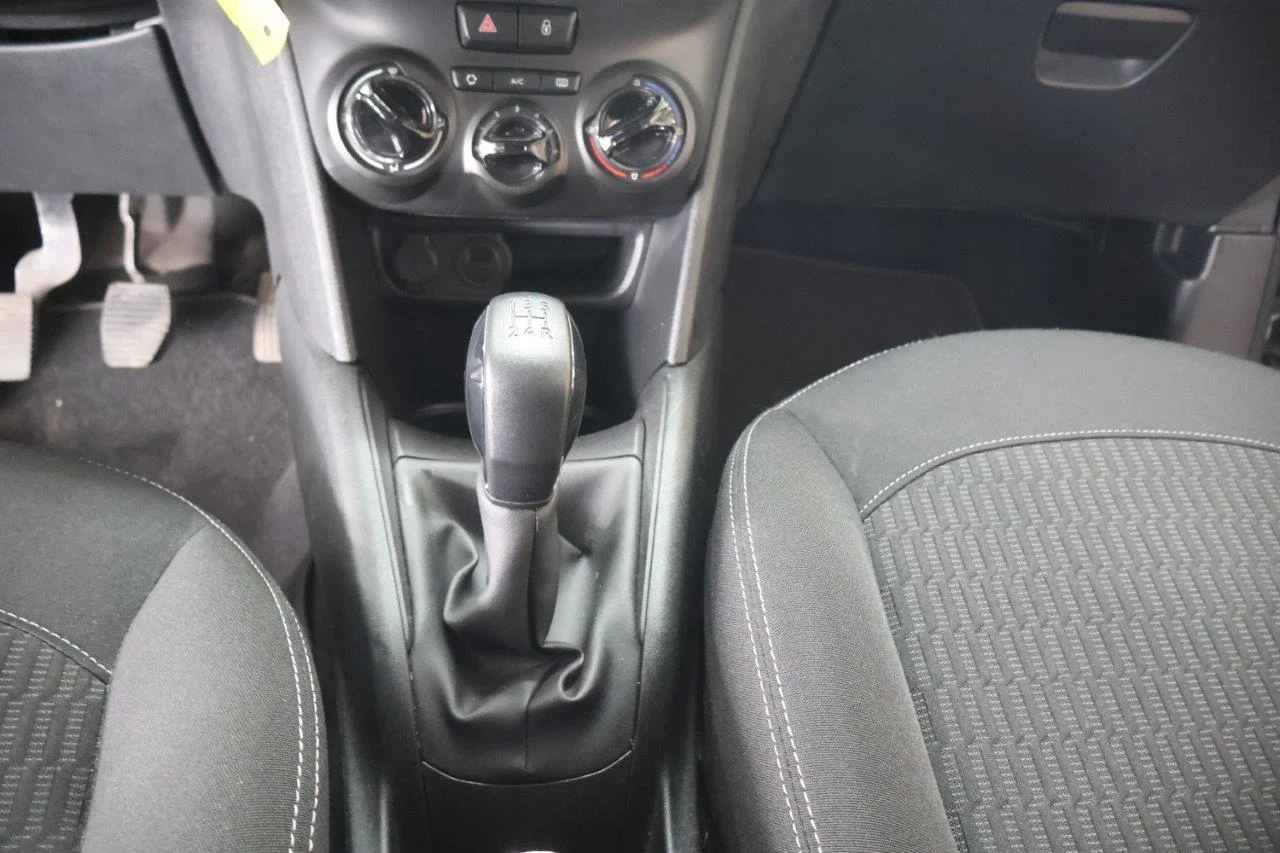 Peugeot 208 - View model 25