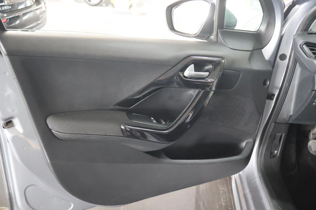 Peugeot 208 - View model 26