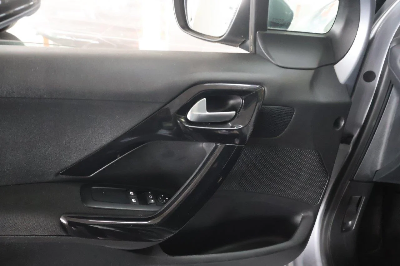 Peugeot 208 - View model 27