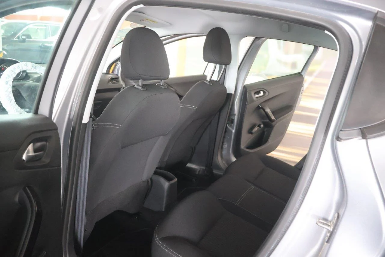 Peugeot 208 - View model 29