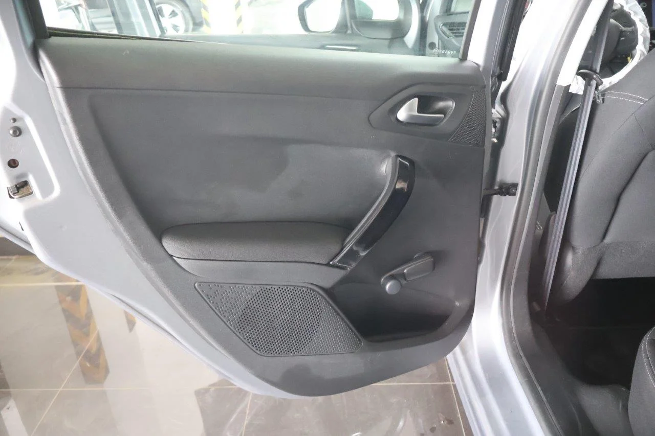 Peugeot 208 - View model 31
