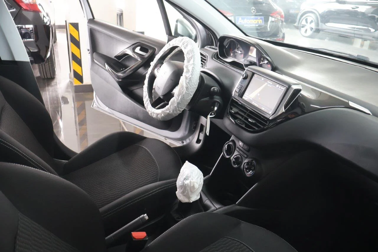 Peugeot 208 - View model 35