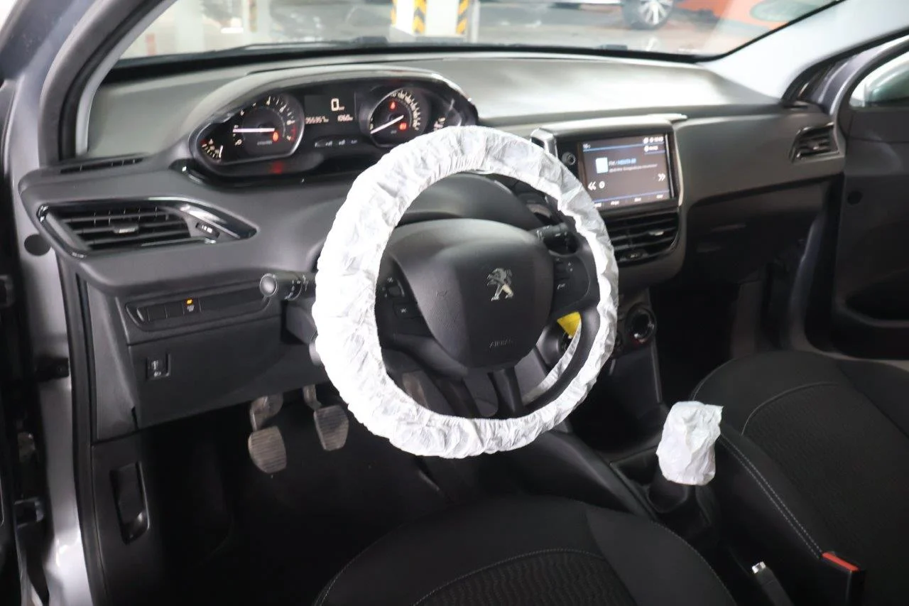 Peugeot 208 - View model 38