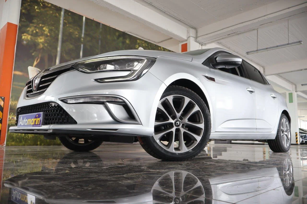 View 2 - Renault Megane - 2017