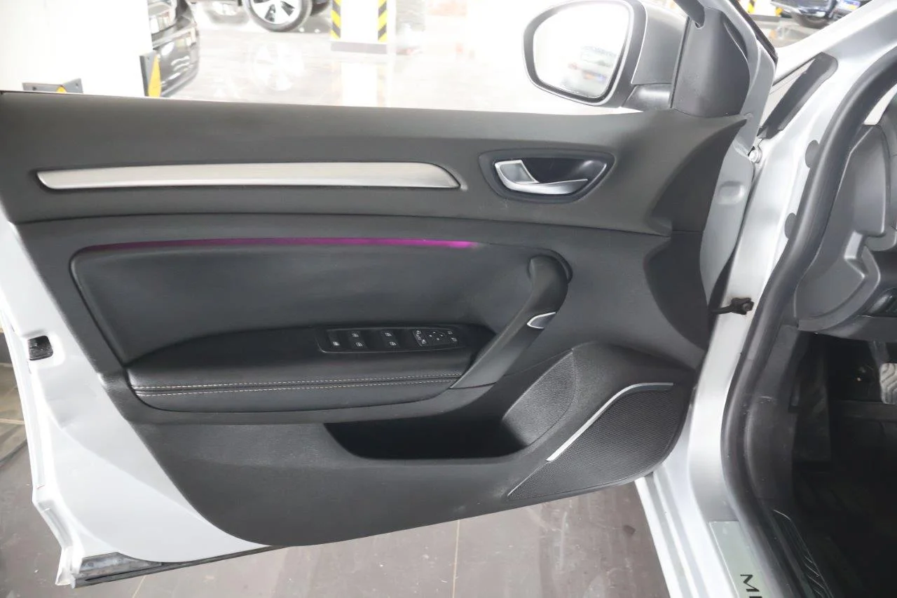 Renault Megane - View model 25