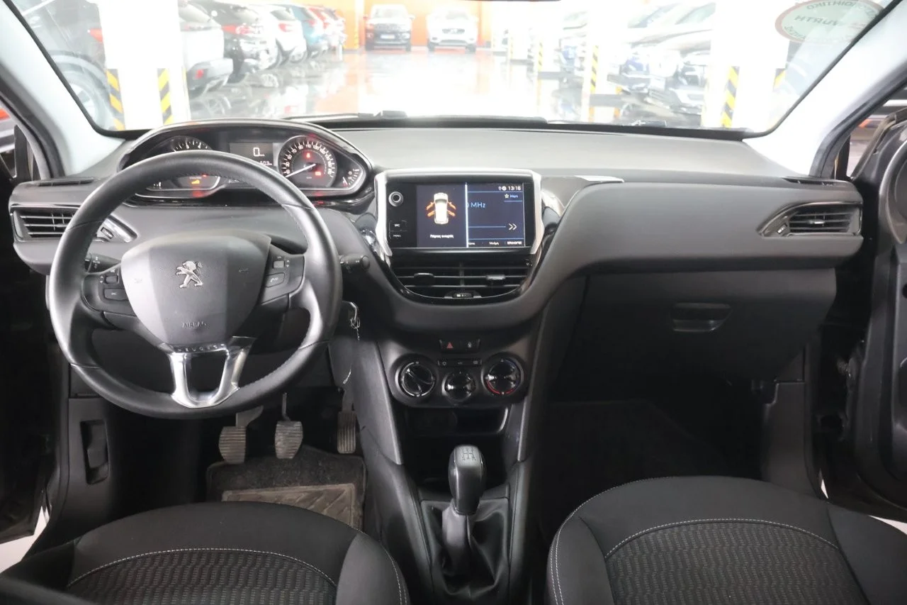 Peugeot 208 - View model 18