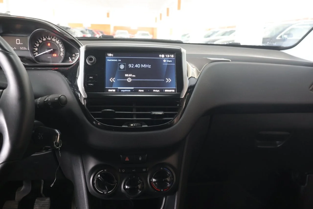 Peugeot 208 - View model 19