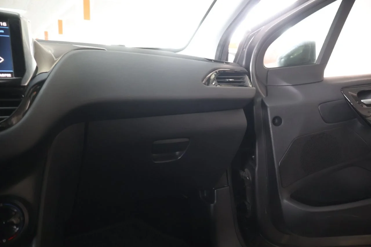 Peugeot 208 - View model 20