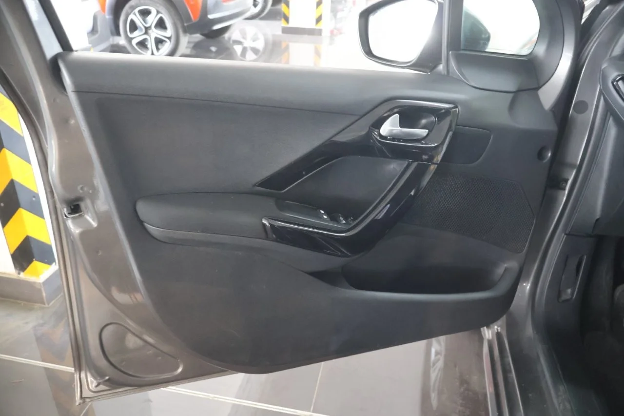 Peugeot 208 - View model 22
