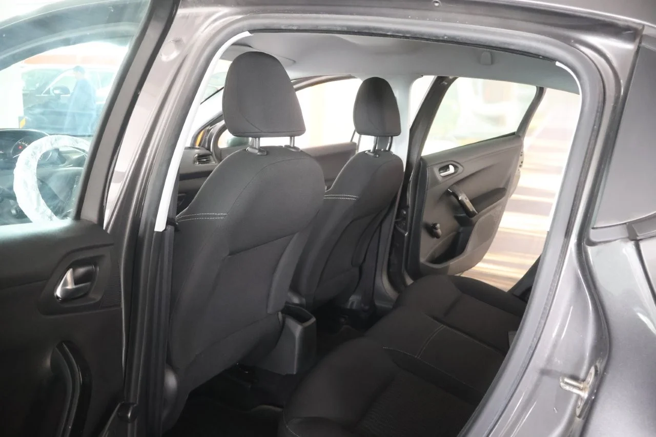 Peugeot 208 - View model 25
