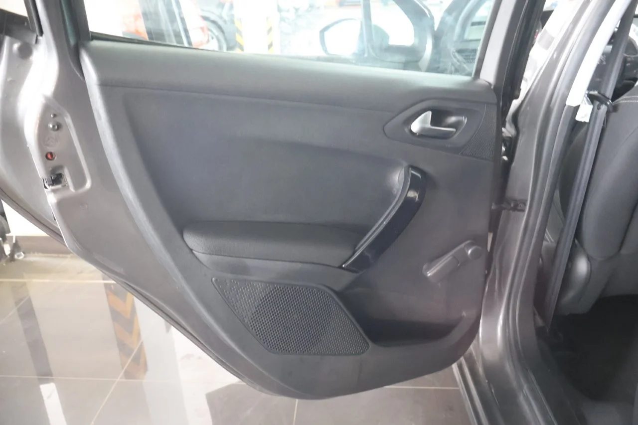 Peugeot 208 - View model 27