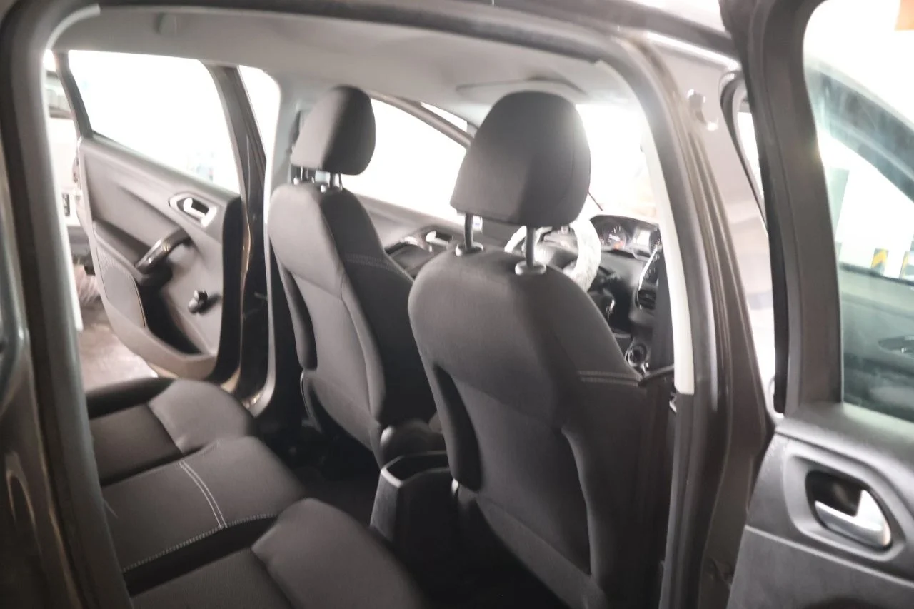 Peugeot 208 - View model 28