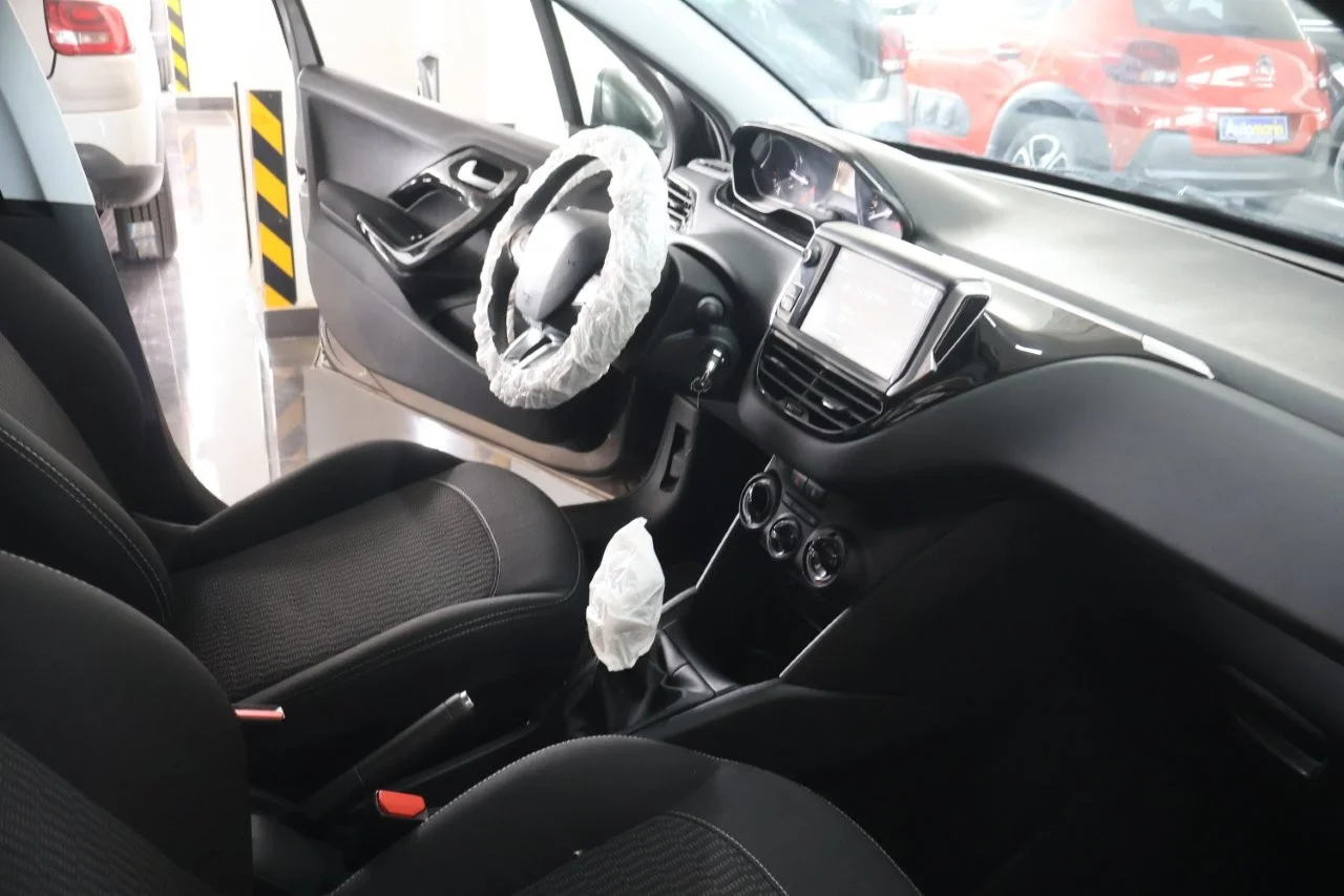 Peugeot 208 - View model 31