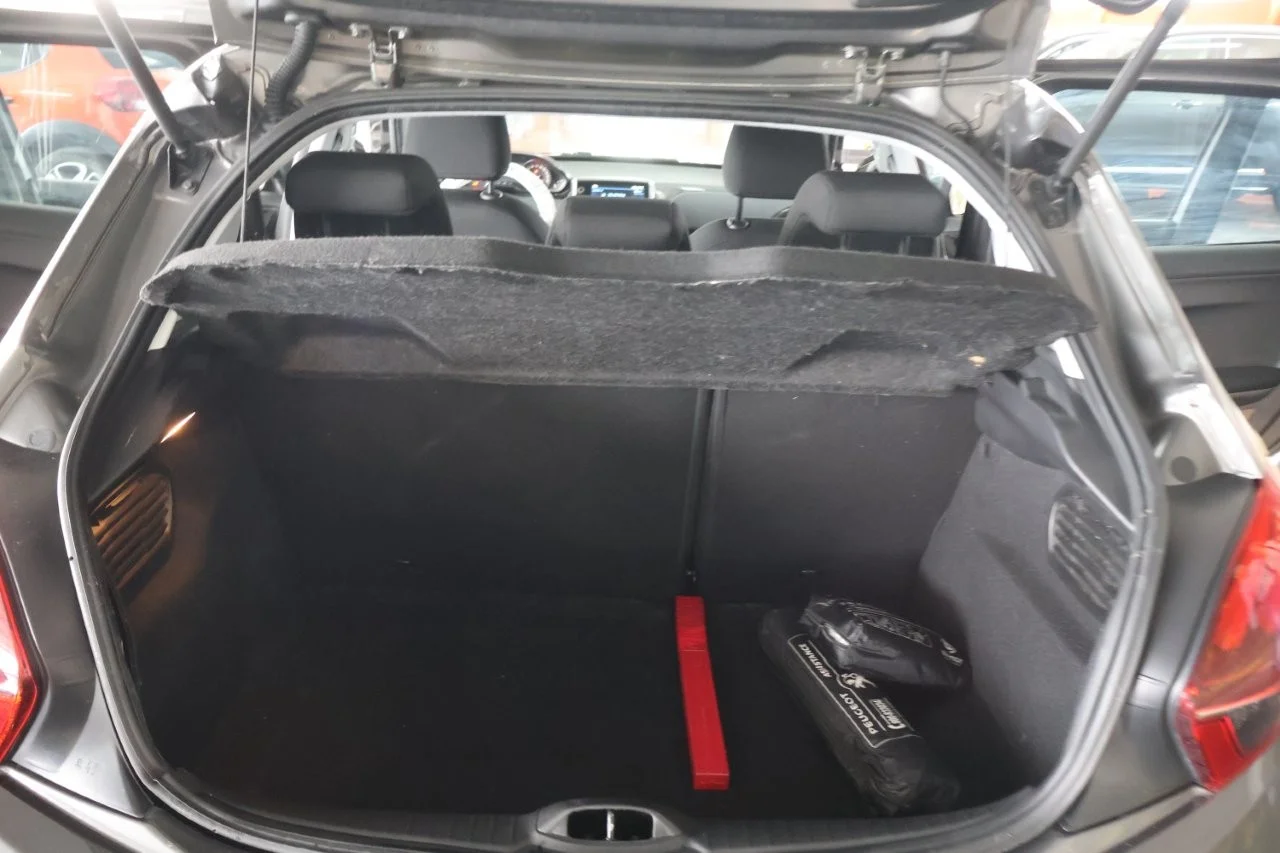 Peugeot 208 - View model 32