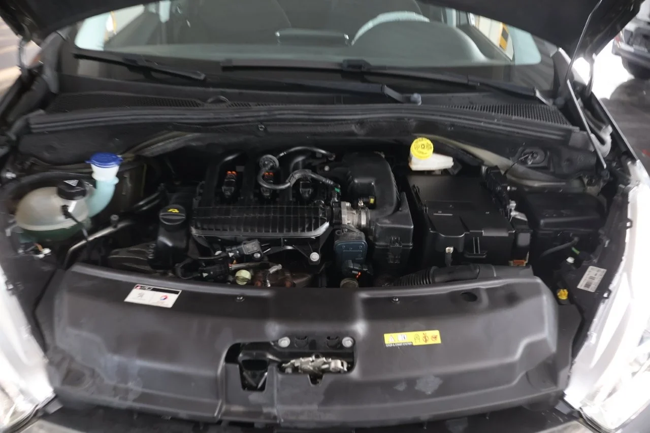 Peugeot 208 - View model 33