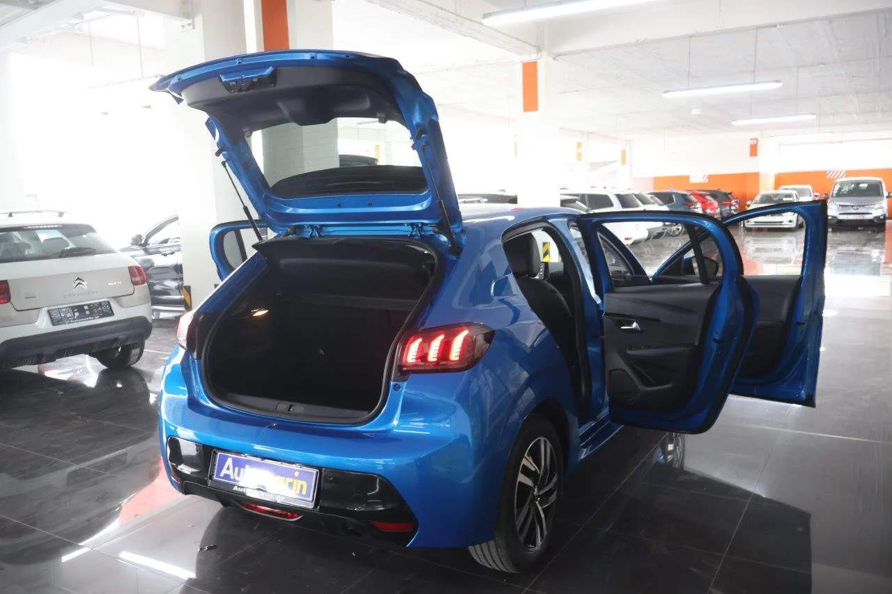 Peugeot 208 - View model 7