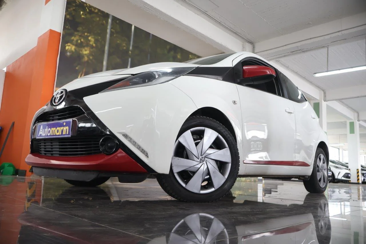 View 2 - Toyota Aygo - 2015