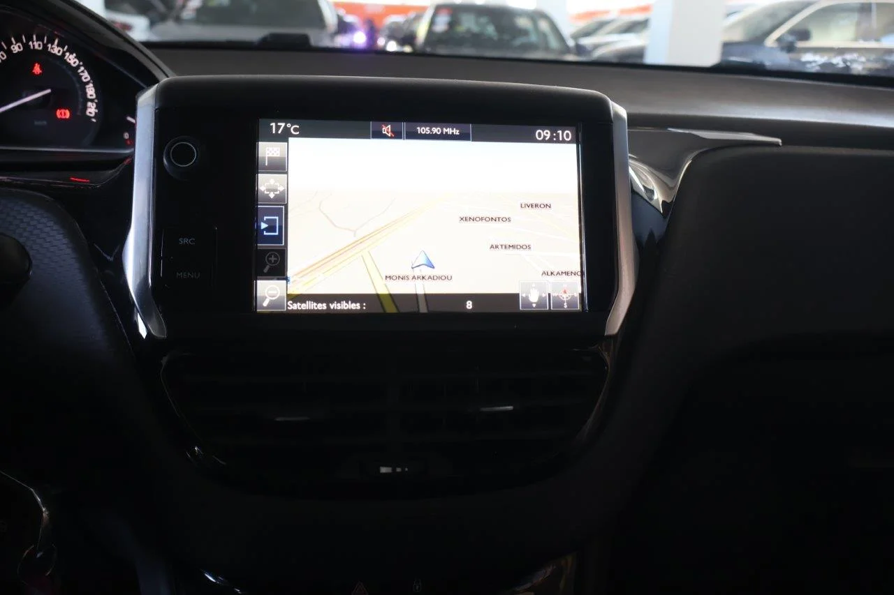 Peugeot 208 - View model 18