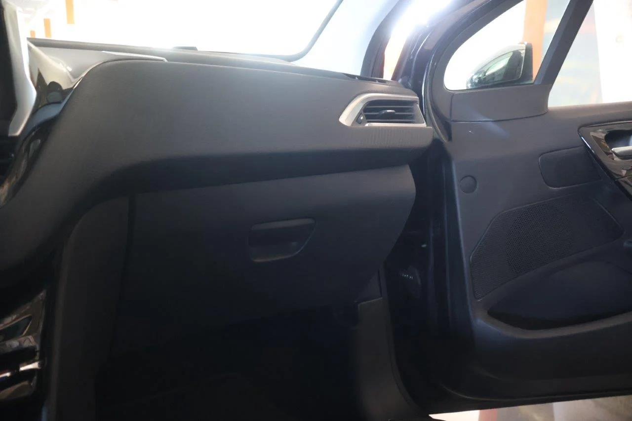 Peugeot 208 - View model 20