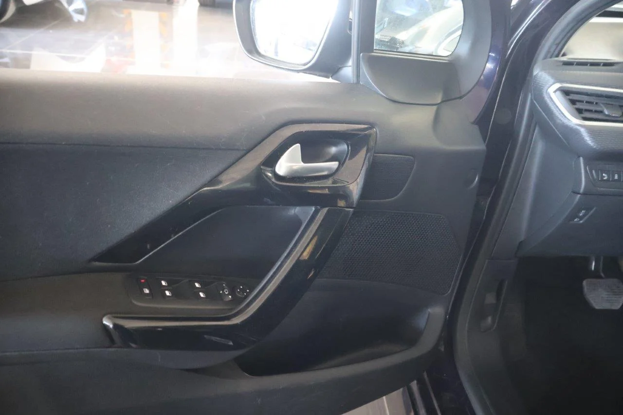 Peugeot 208 - View model 22