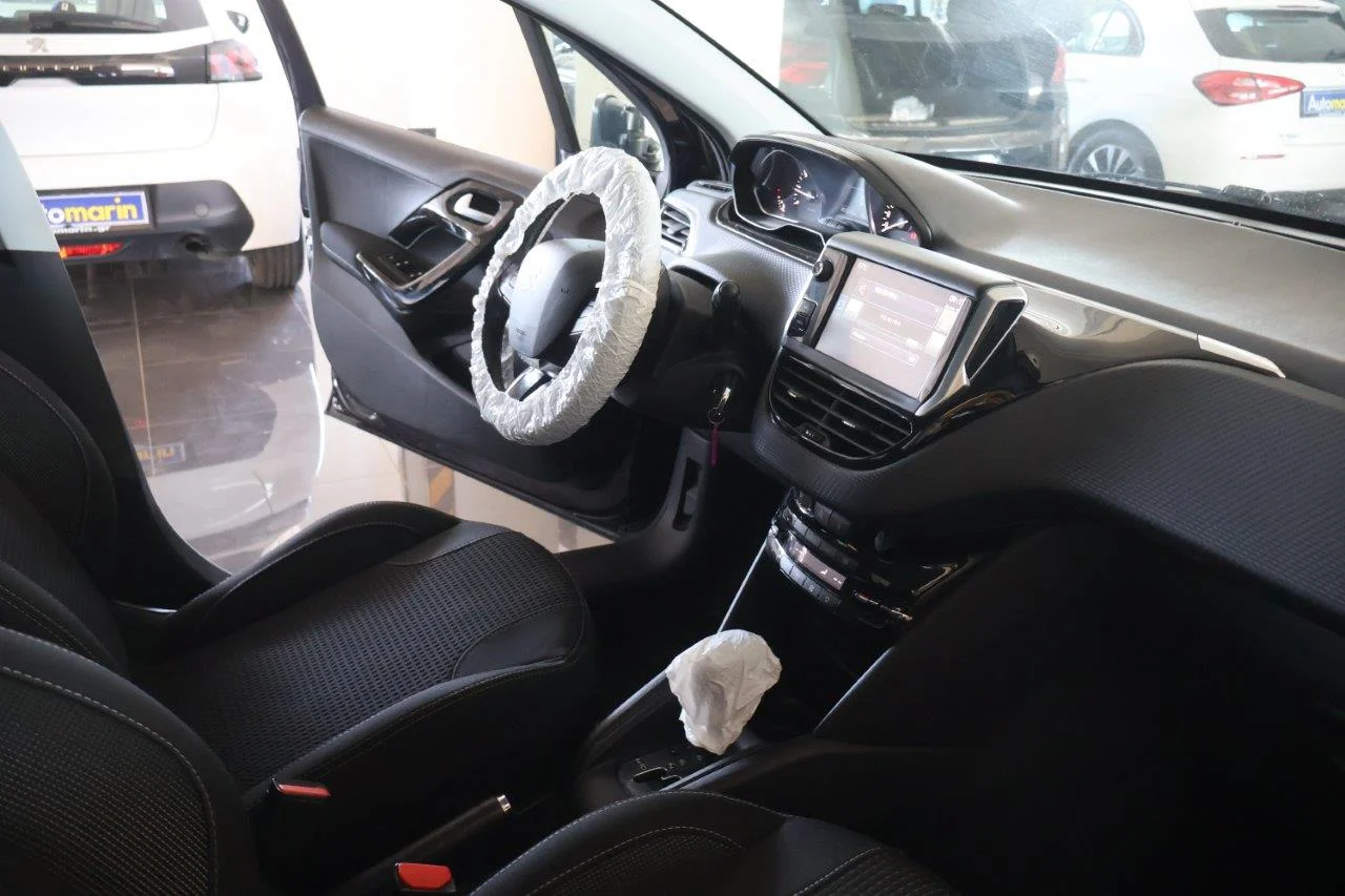 Peugeot 208 - View model 29