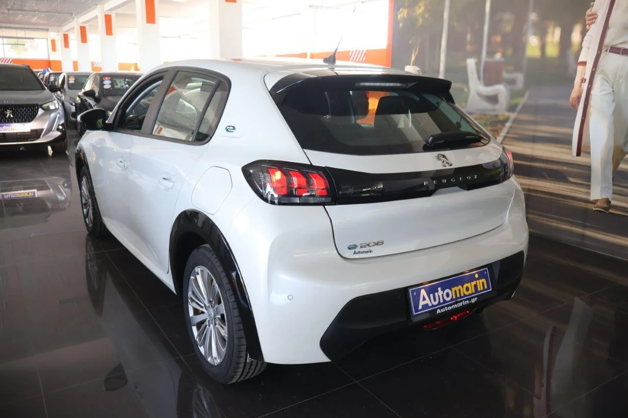 Peugeot 208 - View model 6
