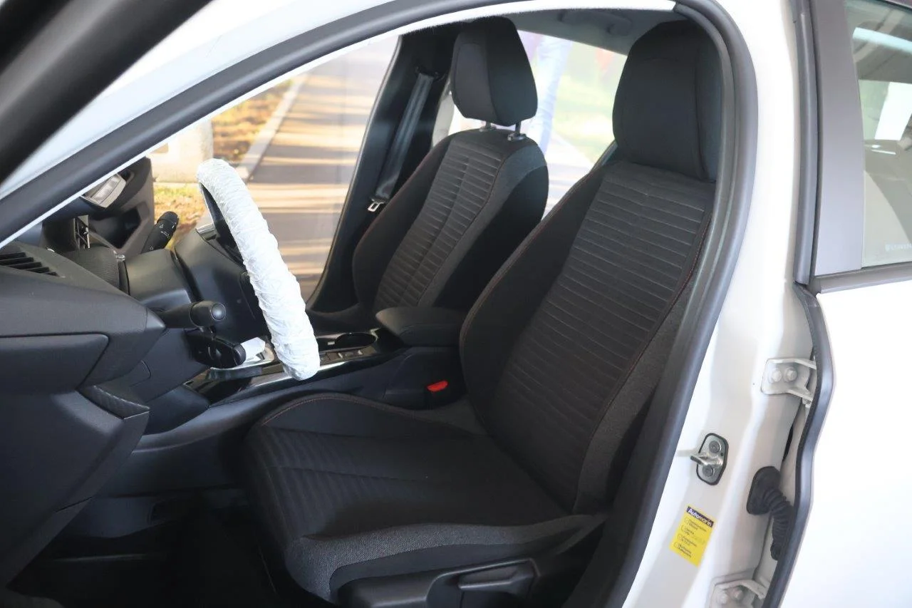 Peugeot 208 - View model 27
