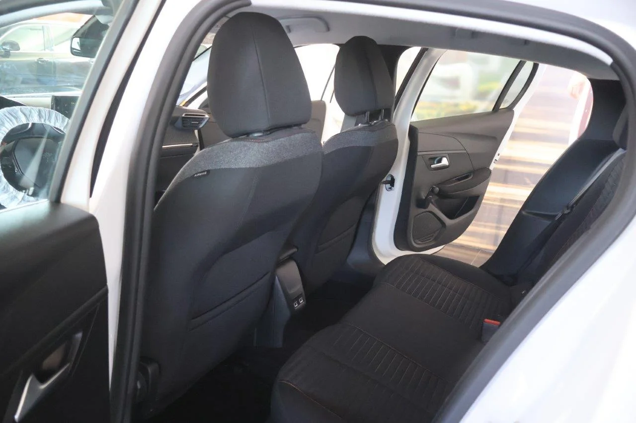 Peugeot 208 - View model 28
