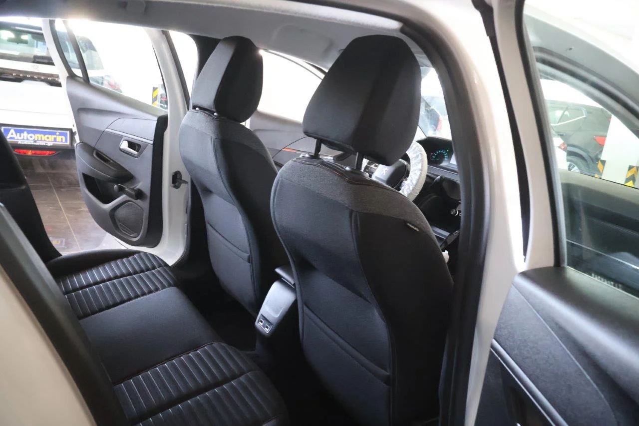 Peugeot 208 - View model 31