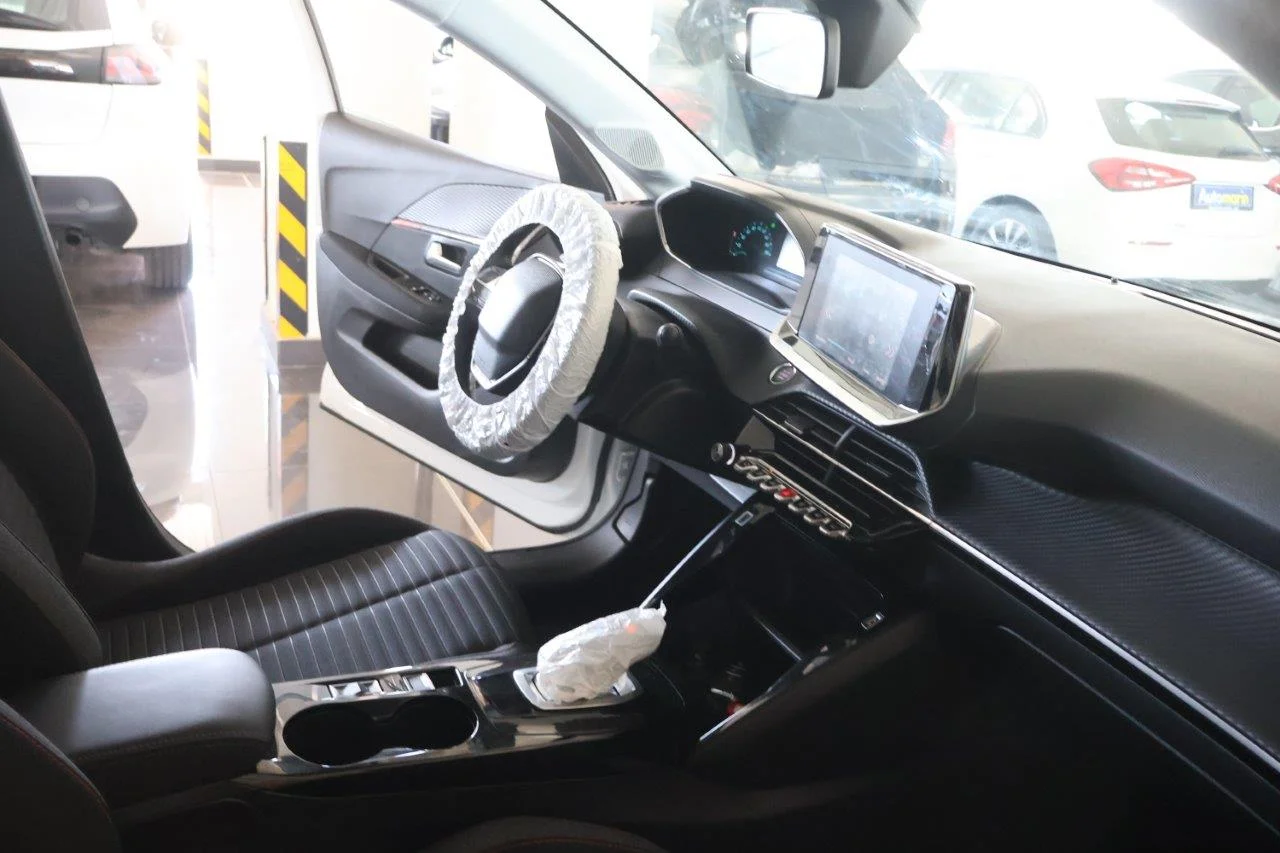 Peugeot 208 - View model 34