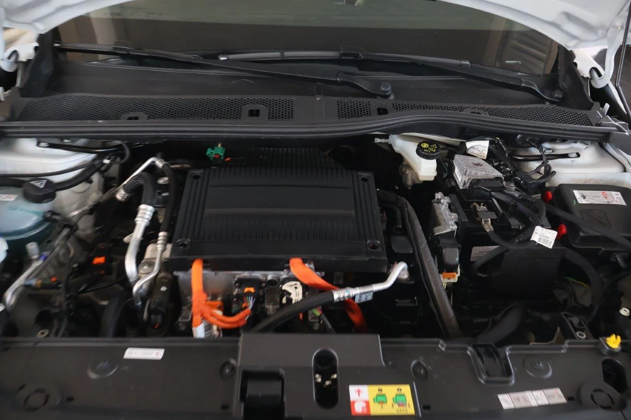 Peugeot 208 - View model 37
