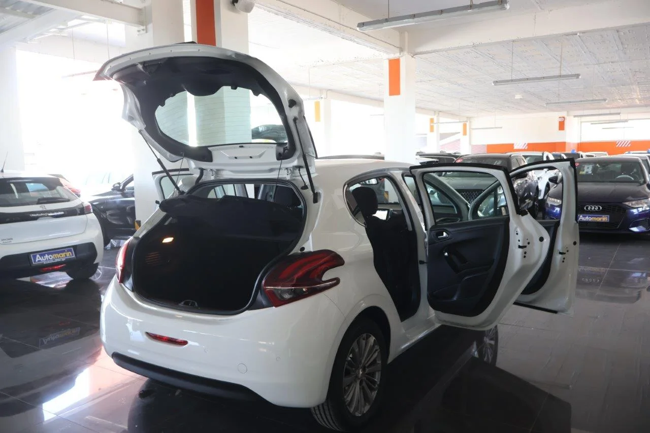 Peugeot 208 - View model 7