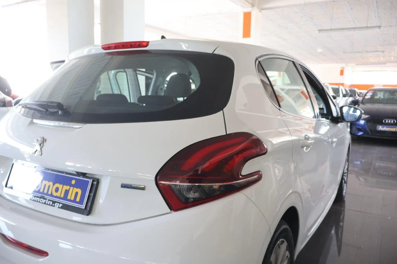 Peugeot 208 - View model 10