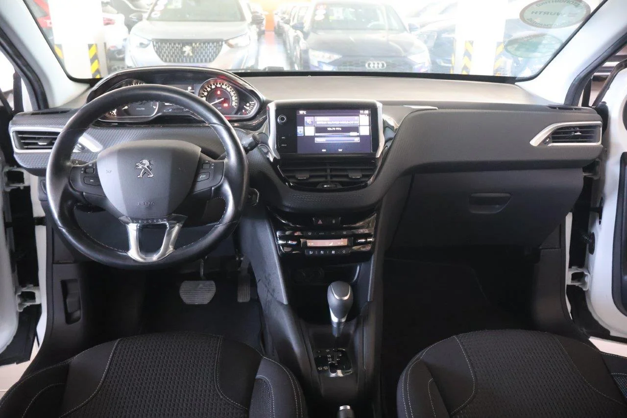 Peugeot 208 - View model 19
