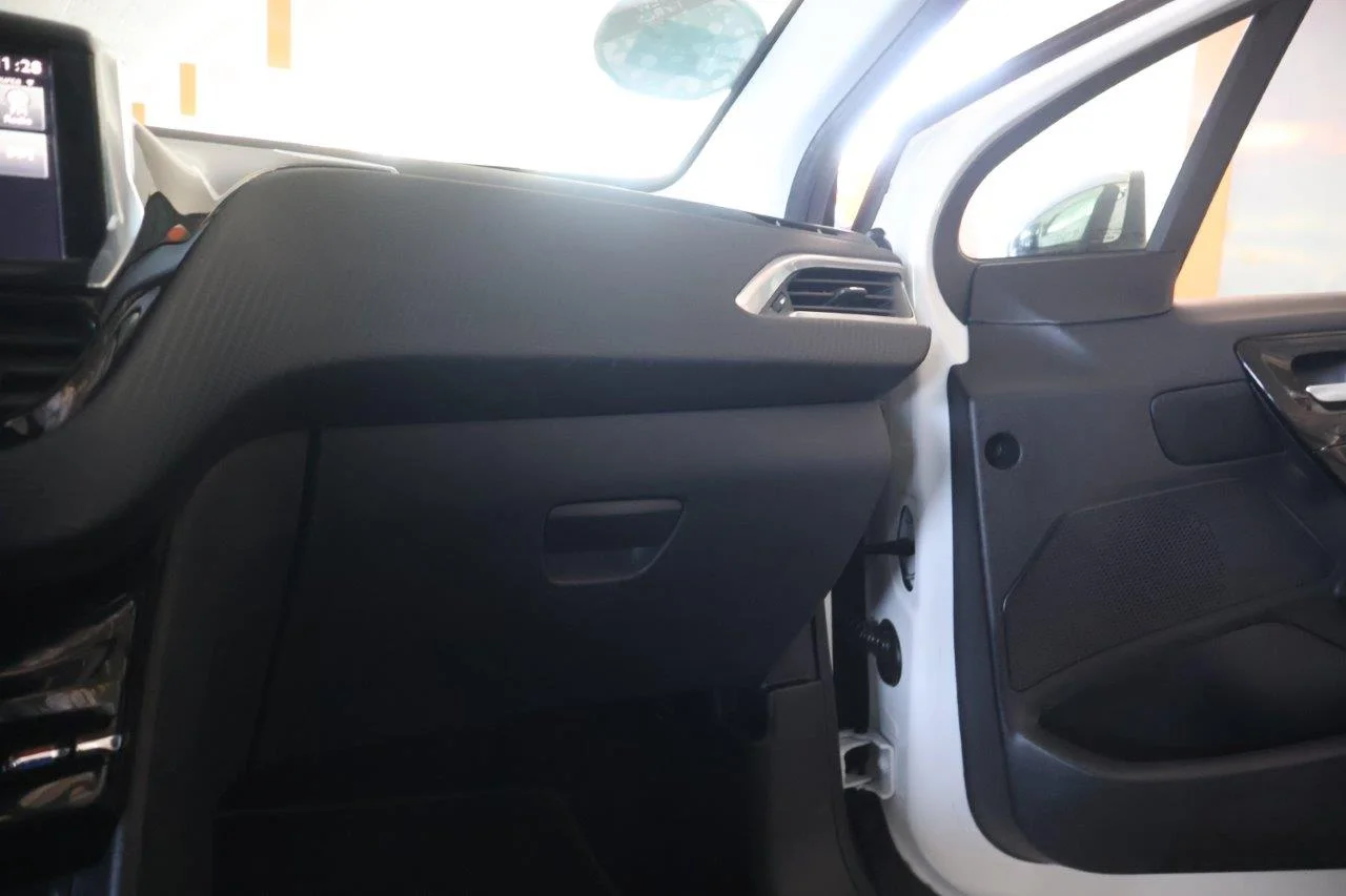 Peugeot 208 - View model 23