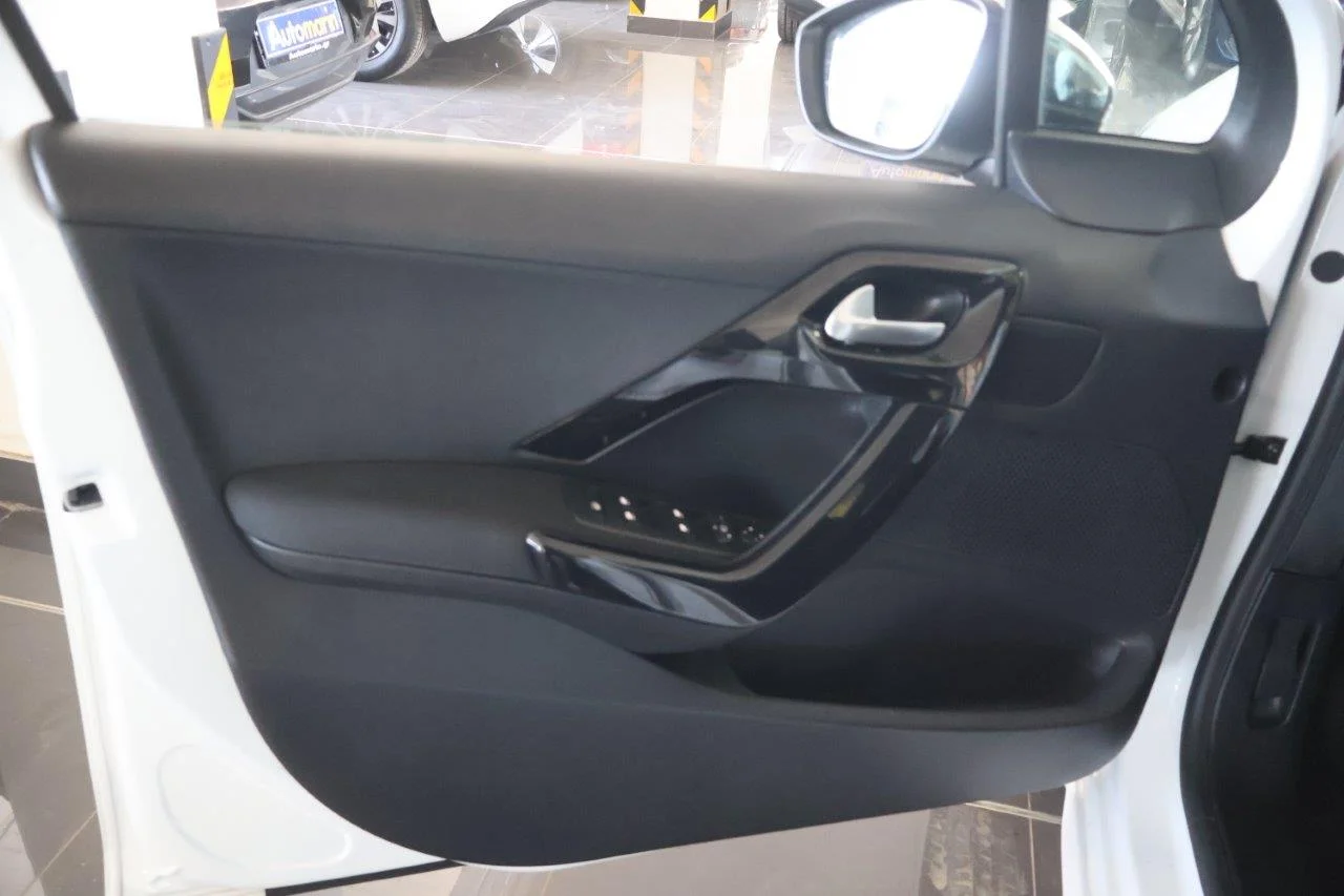 Peugeot 208 - View model 25