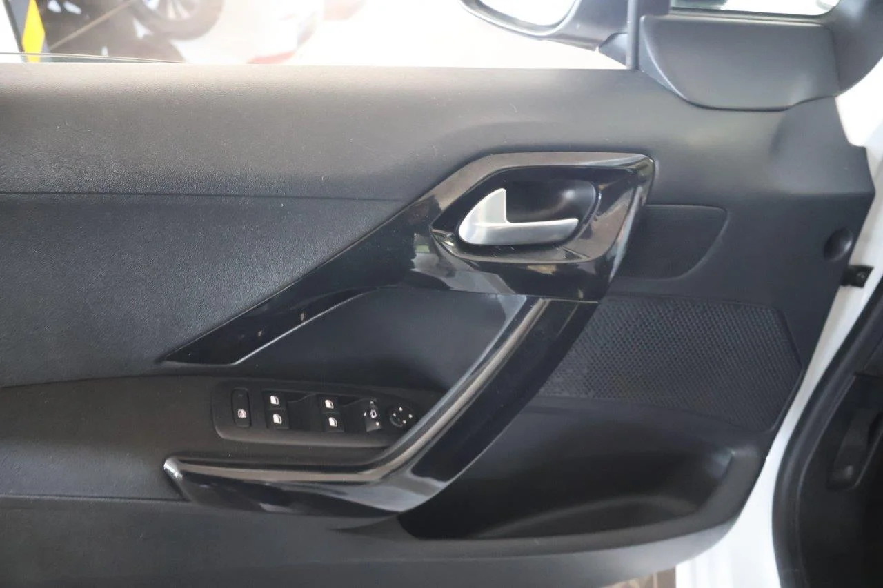 Peugeot 208 - View model 26