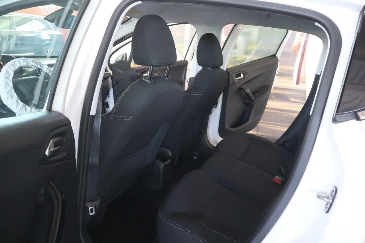 Peugeot 208 - View model 28