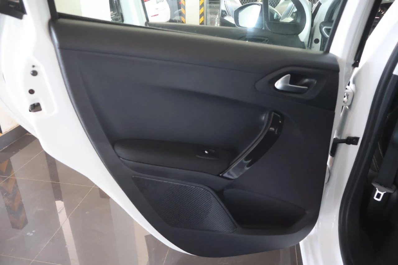 Peugeot 208 - View model 30